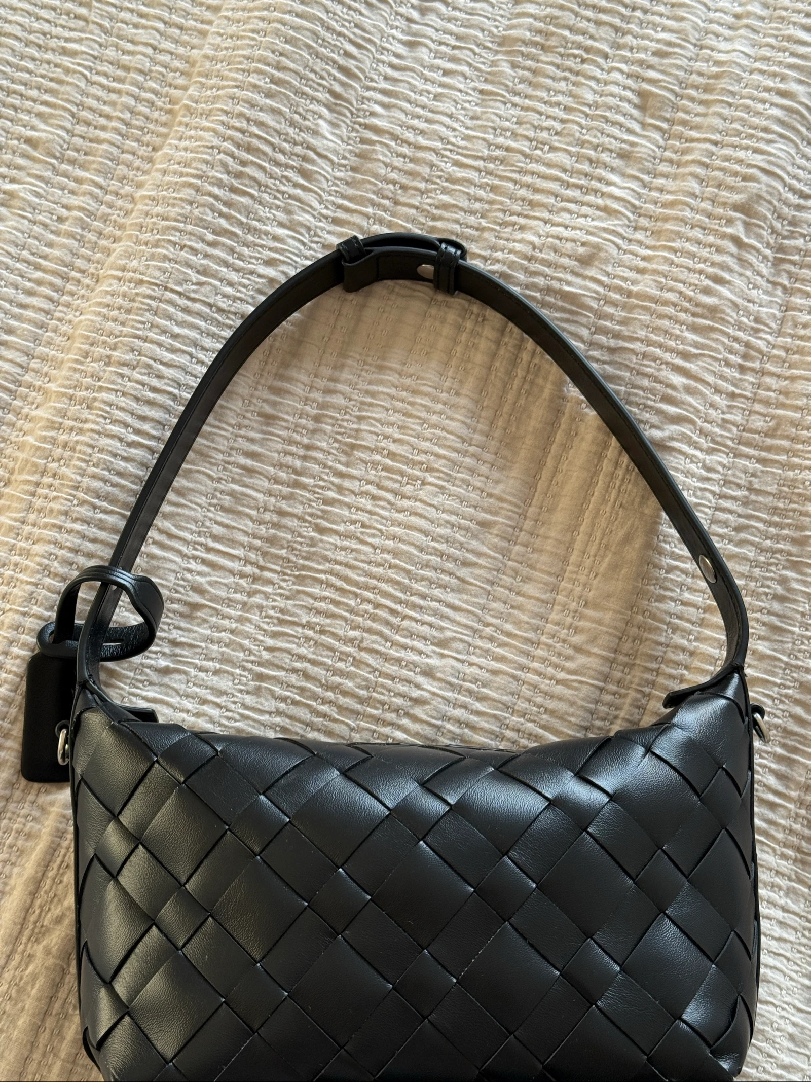 CHARLES & KEITH – Black Ivette Woven Hobo Bag – photo 4
